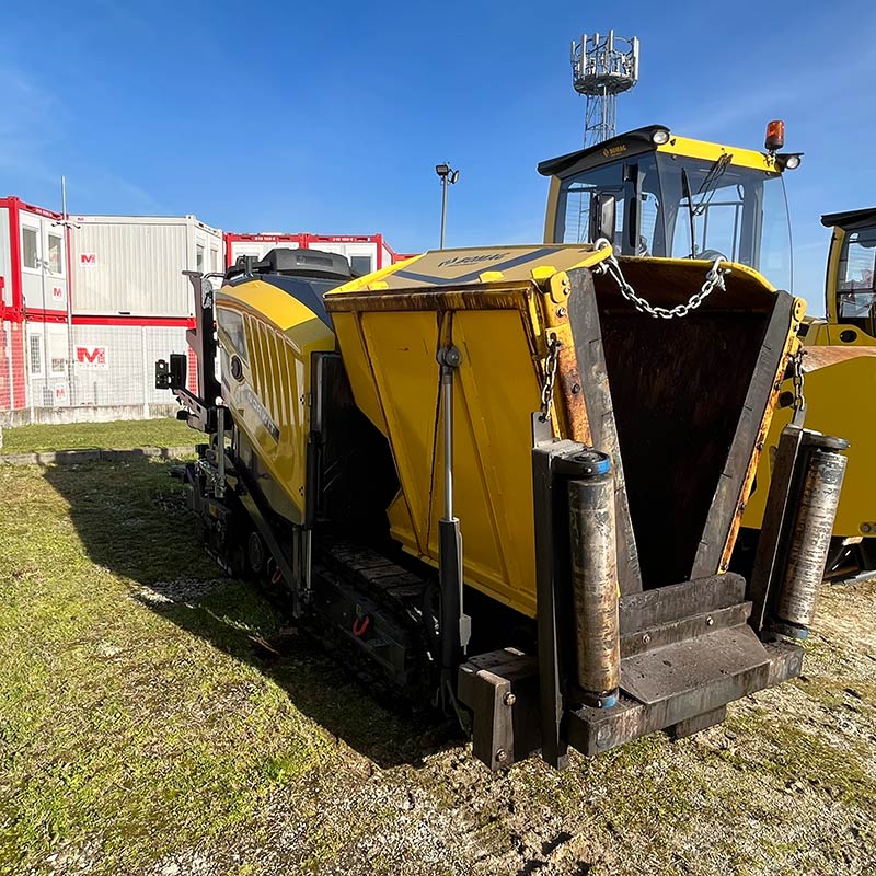 Pasový chodníkový finišér Bomag BF 200 C